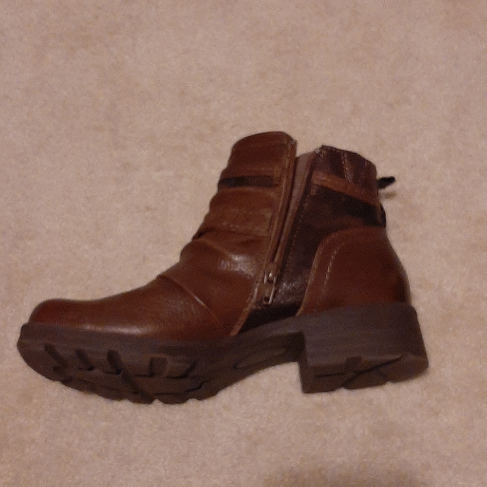 Boots - Picture 3 of 3